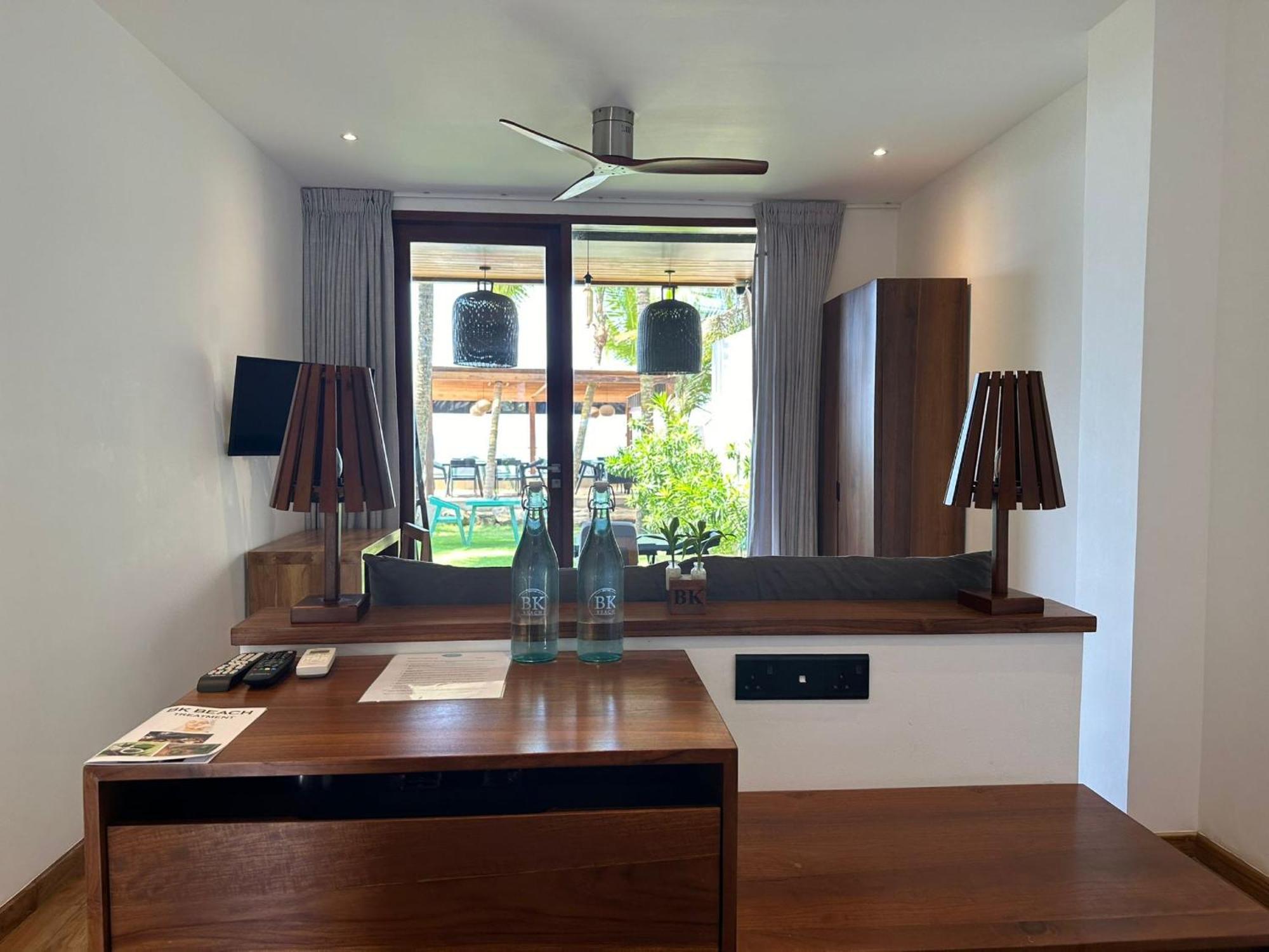 Bk Beach Boutique Hotel - 히카두와 외부 사진